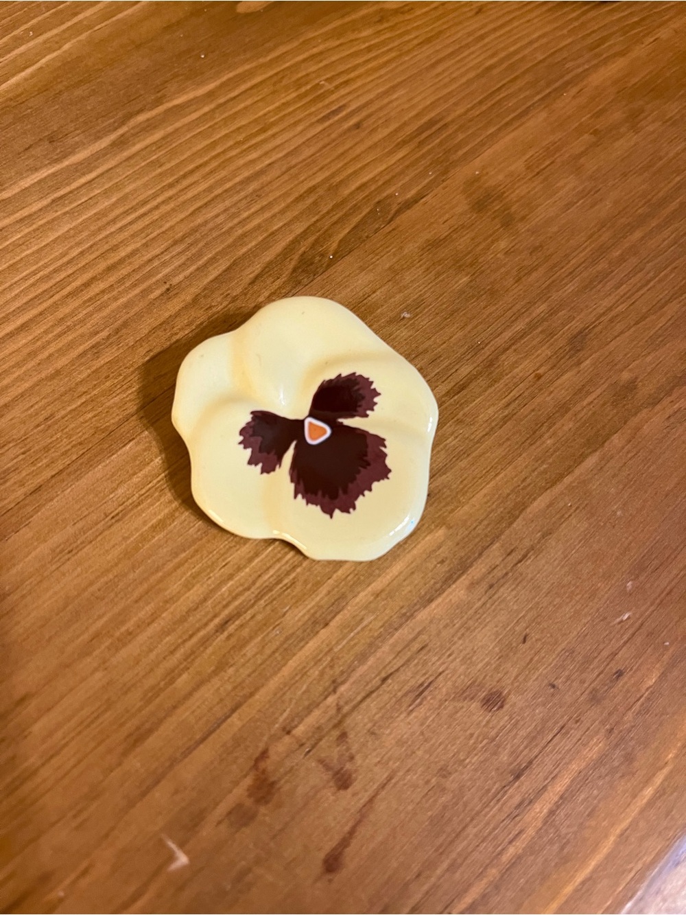 Avon vintage yellow pansy dark purple center roll over clasp on porcelain 1 3/4”
